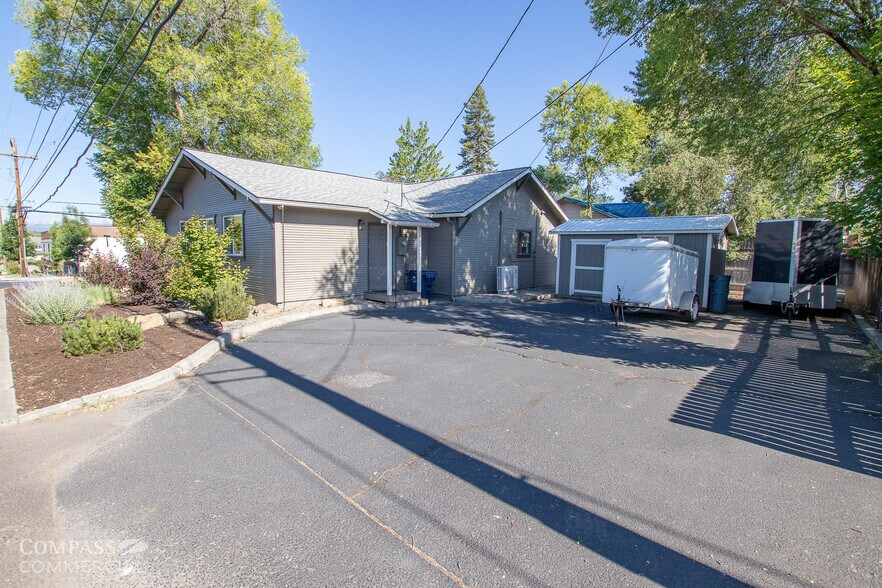 More Photos Of 204 NE 4th St, Bend Office For Sale