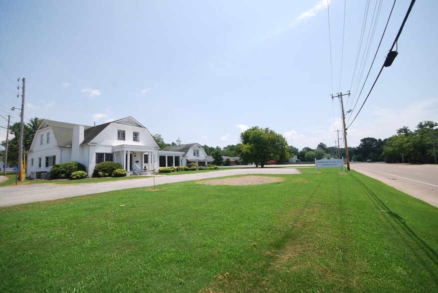 More Photos Of 1651 Hollywood Dr, Jackson Office For Sale