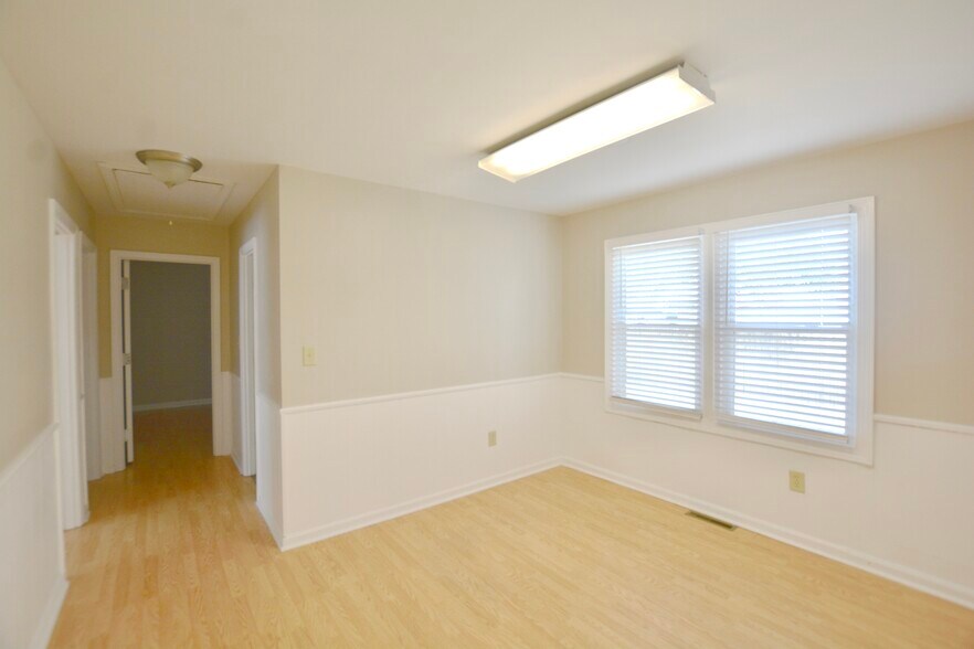 More Photos Of 1752 Jessamine Rd, Charleston Coworking Space