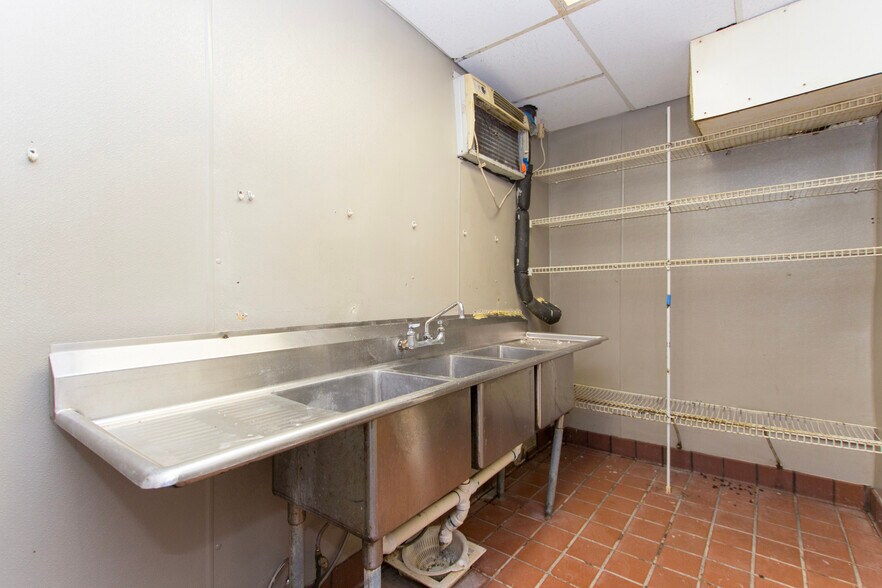 More Photos Of 815 Andrew Jackson Way NE, Huntsville Restaurant For Lease