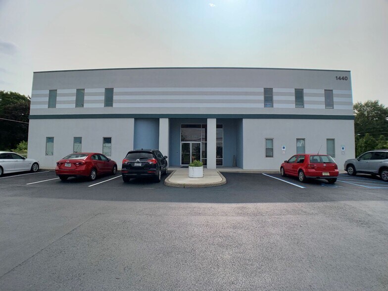 More Photos Of 1440 How Ln, North Brunswick Office For Lease