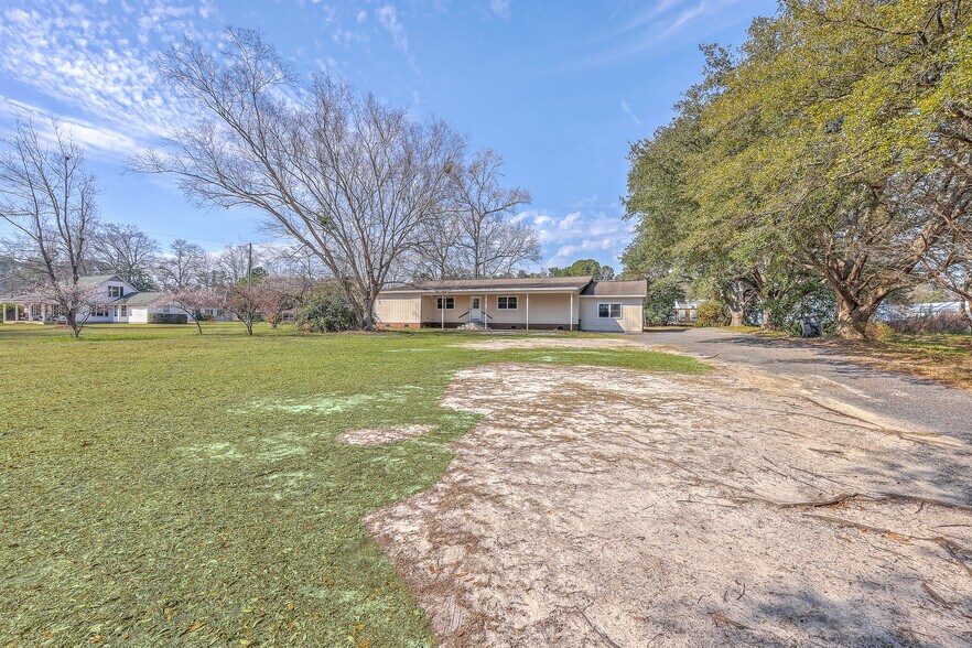 More Photos Of 106 Mayrant St, Summerville Office For Sale