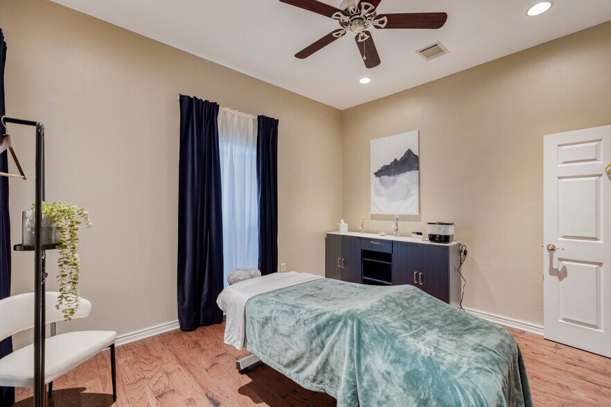 More Photos Of 12335 Hymeadow Dr, Austin Office For Sale