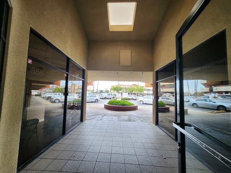 More Photos Of 4310-4340 Genesee Ave, San Diego Unknown For Lease