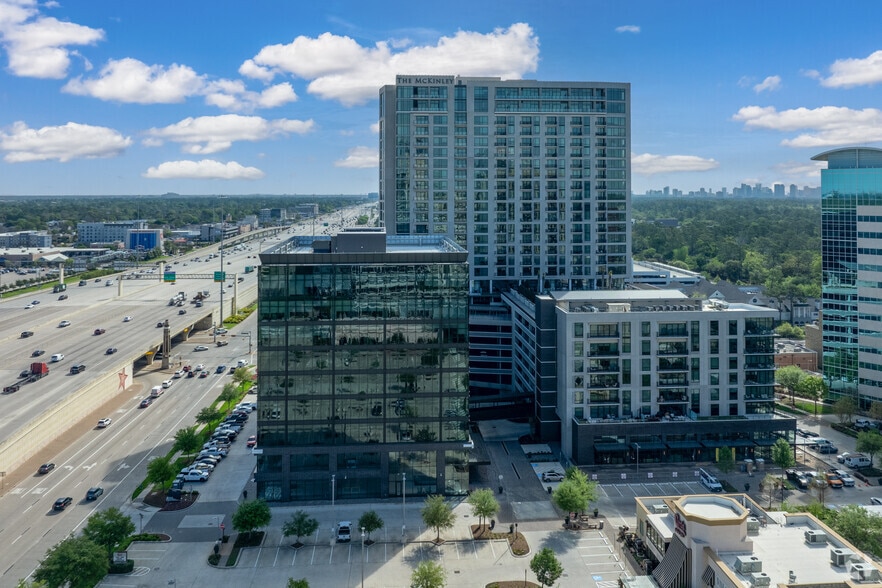 More Photos Of 9753 Katy Fwy, Houston Office For Lease
