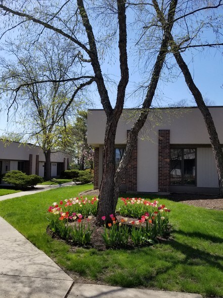 More Photos Of 1117 S Milwaukee Ave, Libertyville Unknown For Lease