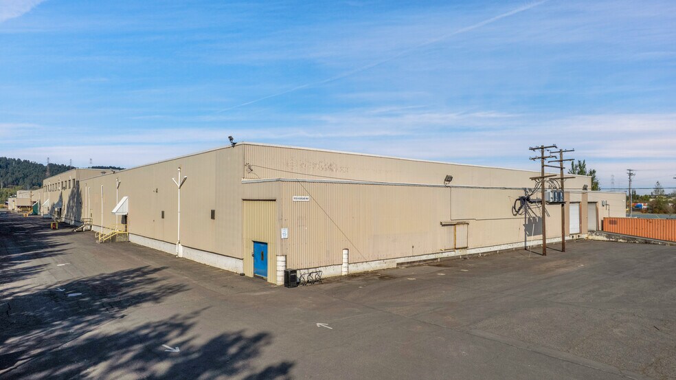 More Photos Of 9930 N Burgard Way, Portland Warehouse For Sale