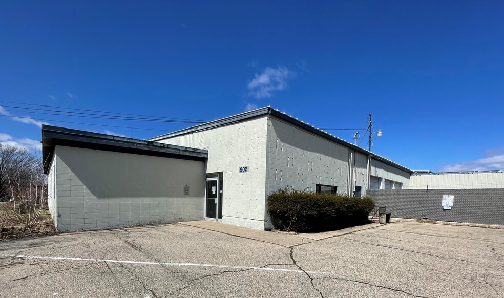 More Photos Of 906 Watson Ave, Madison Warehouse For Lease