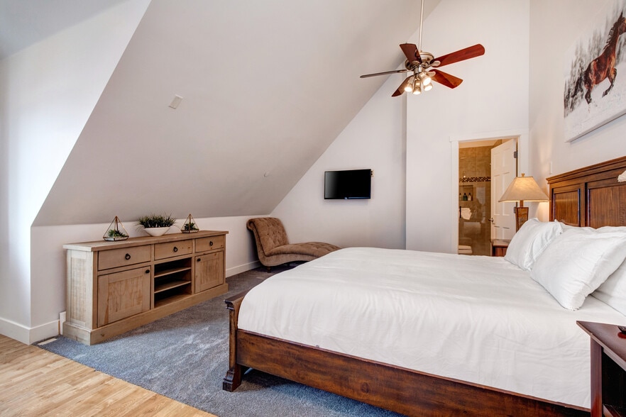 More Photos Of 1469 Woodside Ave, Park City Lodge Meeting Hall For Sale