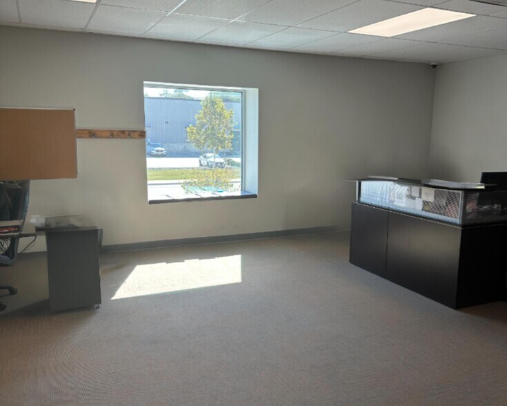 More Photos Of 4603 N Stahl Park, San Antonio Light Distribution For Lease