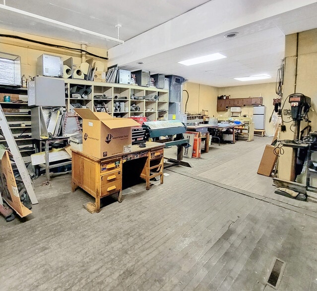 More Photos Of 10050 S Ewing Ave, Chicago General Retail For Sale