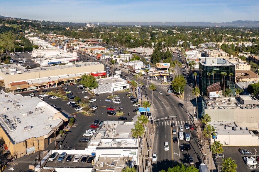 More Photos Of 11976-11996 Ventura Blvd, Studio City General Retail For Lease