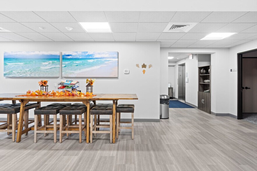 More Photos Of 313-315 Edge Ave, Valparaiso Office For Sale