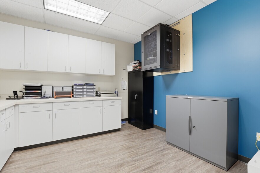 More Photos Of 3911 Castlevale Rd, Yakima Office For Lease