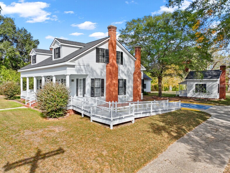 More Photos Of 668 N Main St, Jasper Storefront Retail Office For Sale