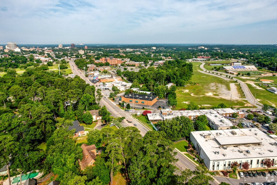More Photos Of 2571 Forest Dr, Columbia Drugstore For Lease