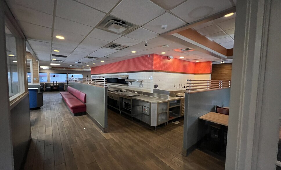 More Photos Of 8101 W Brown Deer Rd, Milwaukee Restaurant For Lease