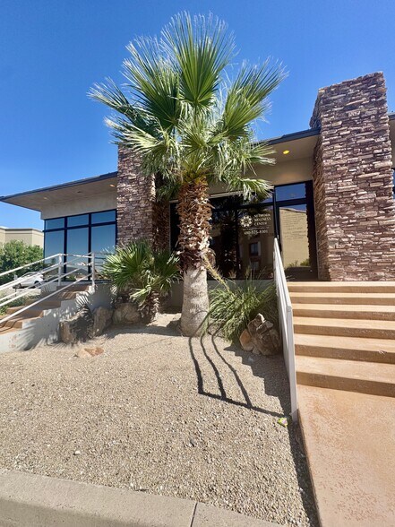 More Photos Of 25 Easy St, Carefree Office For Lease