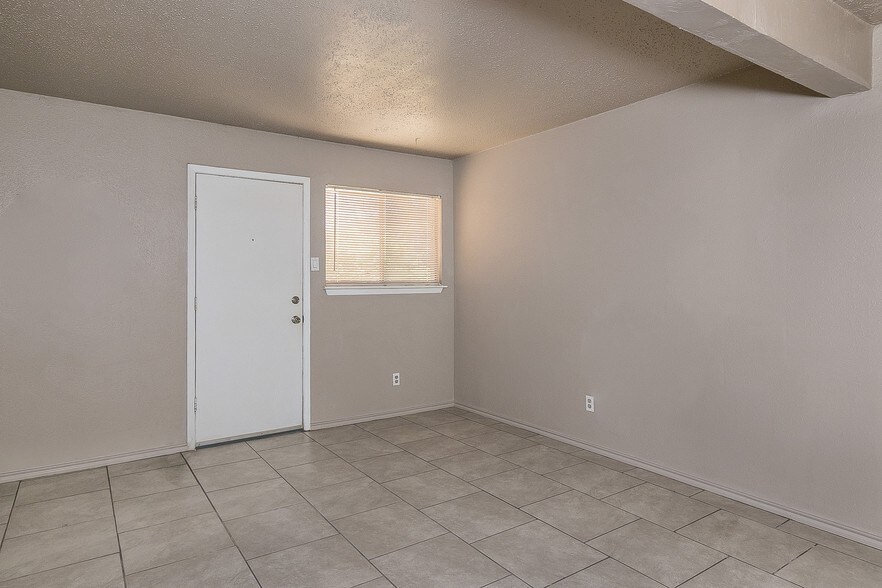 More Photos Of 1031 N Sumner St, Pampa Apartments For Sale