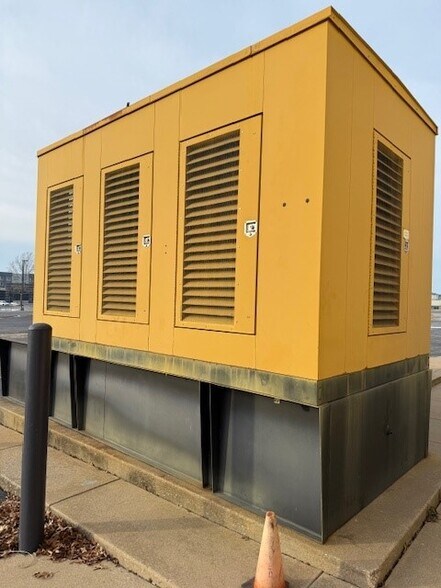 More Photos Of 1720 E Primrose St, Springfield Office For Lease