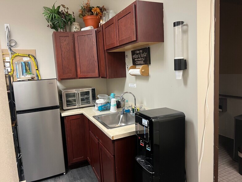 More Photos Of 915 E Hawthorne Rd, Spokane Storefront Retail Office For Lease