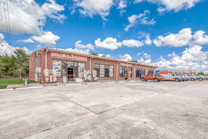 More Photos Of 15511 Highway 6, Rosharon Storefront Retail Office For Lease