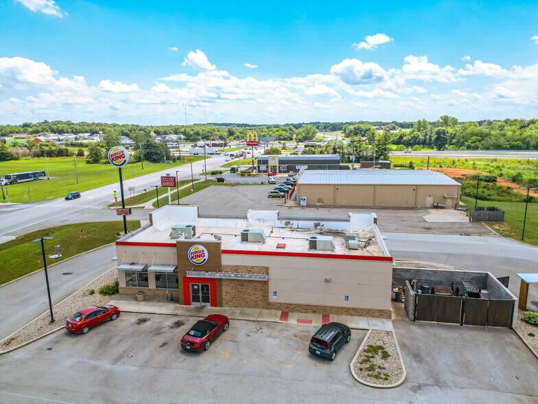 More Photos Of 926 S Lincoln Blvd, Hodgenville General Retail For Sale