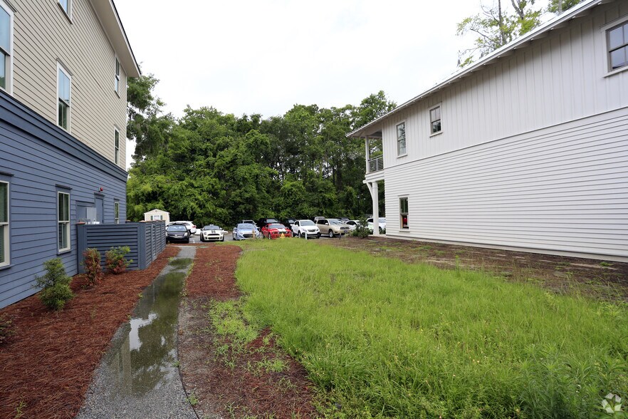 More Photos Of 212 Bluffton Rd, Bluffton Office For Lease