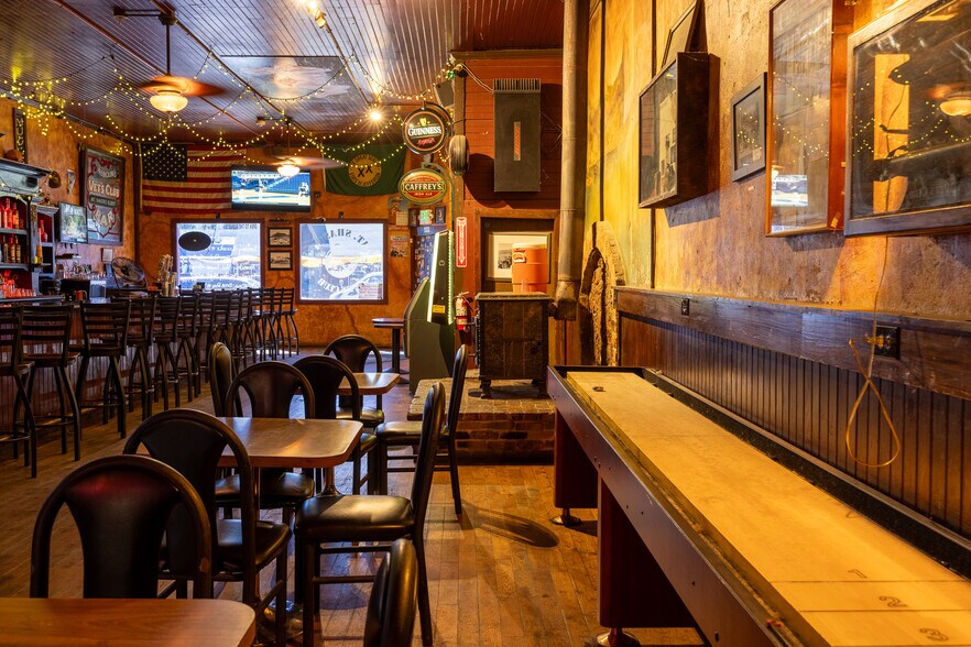 More Photos Of 406 N Mount Shasta Blvd, Mount Shasta Bar For Sale