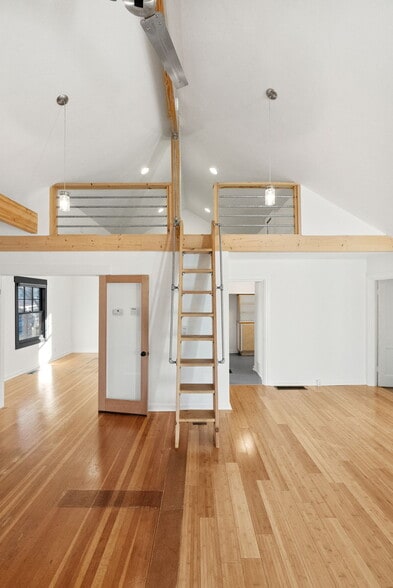 More Photos Of 15 NW Franklin Ave, Bend Office For Sale