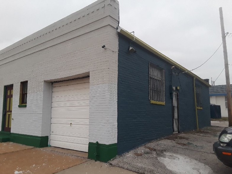 More Photos Of 2600 N Florissant Ave, Saint Louis Flex For Sale
