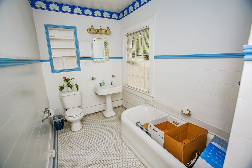 More Photos Of 4601 Caroline St, Houston Office For Lease