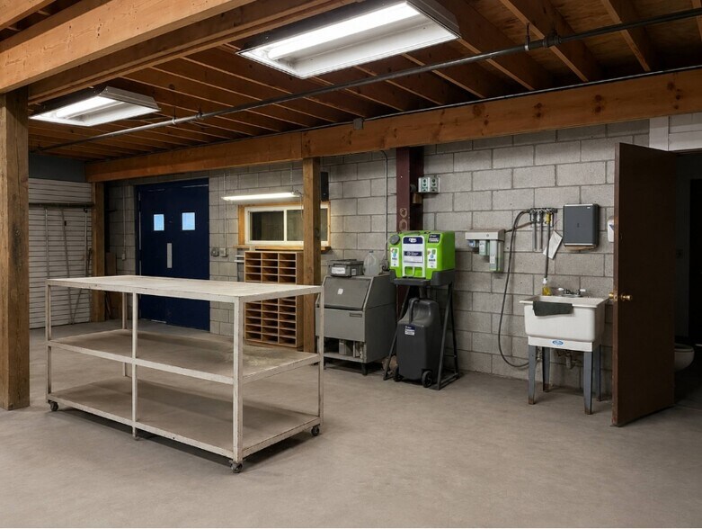More Photos Of 562 S Reynolds Rd, Toledo Warehouse For Lease