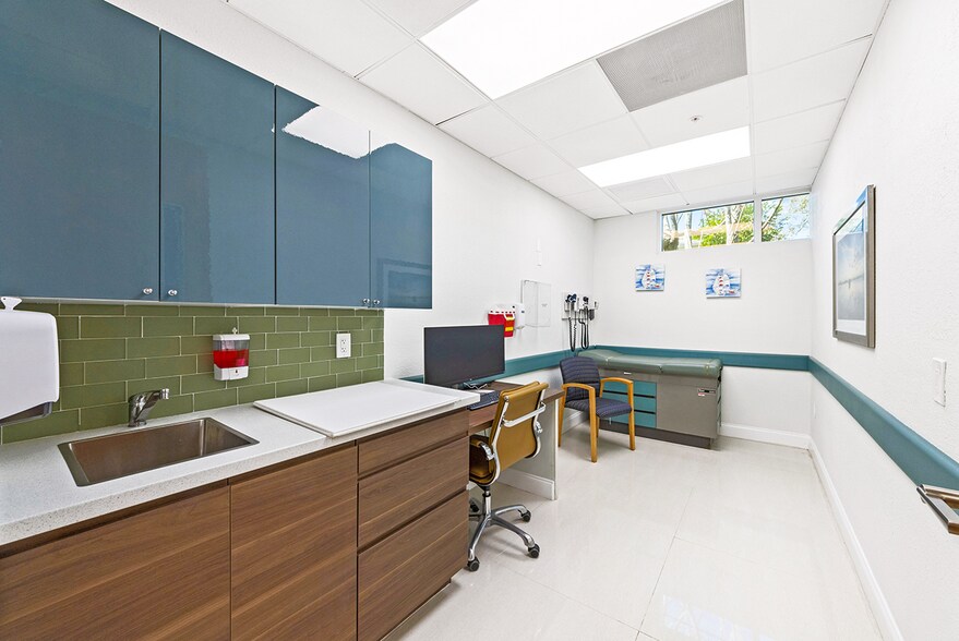 More Photos Of 1330 S Missouri Ave, Clearwater Medical For Sale