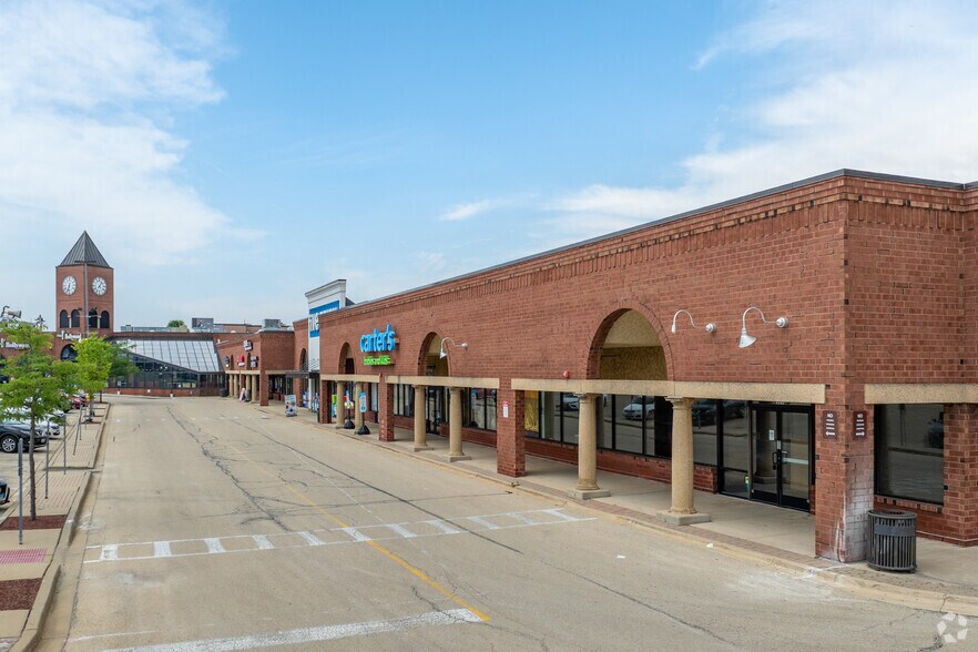 More Photos Of 1001 W 75th St, Woodridge Storefront For Lease