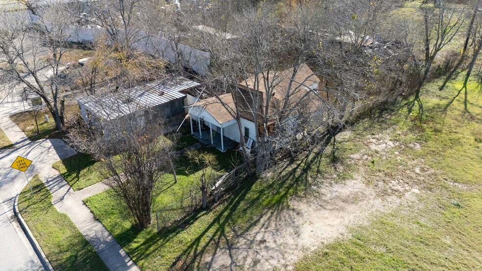 More Photos Of 921 W 2nd St, Taylor Land For Sale