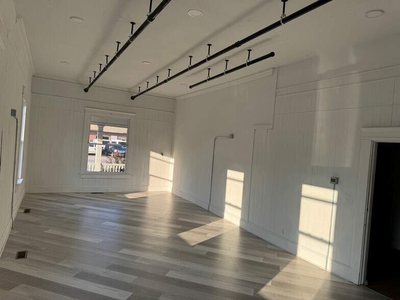 More Photos Of 103 Temple Ave, Newnan Office For Sale