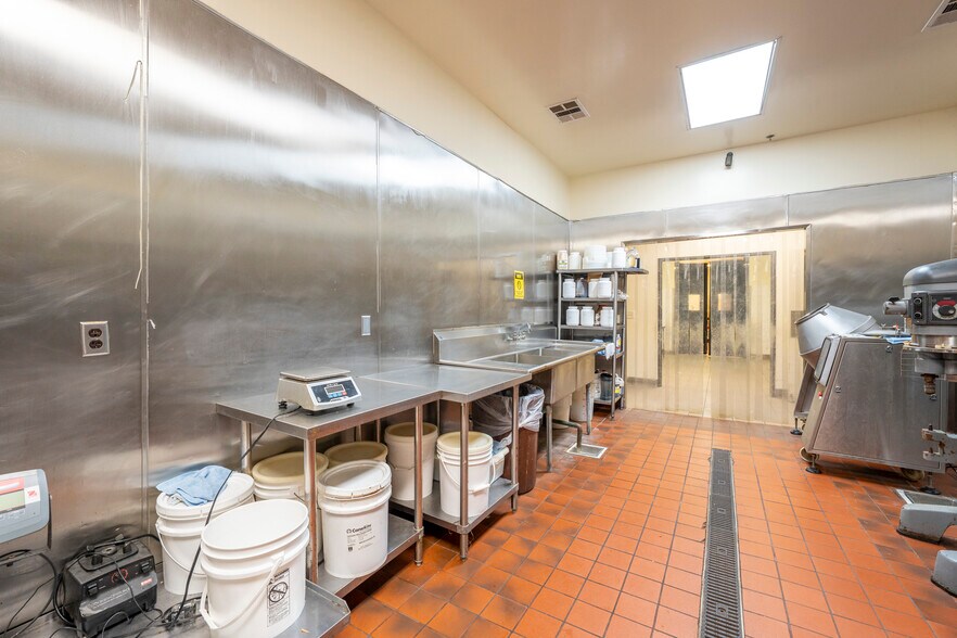 More Photos Of 429 S Palm Ave, Alhambra Food Processing For Sale