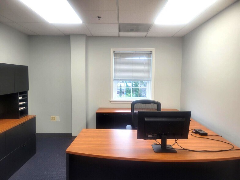More Photos Of 1400 Front Ave, Lutherville Office For Sale