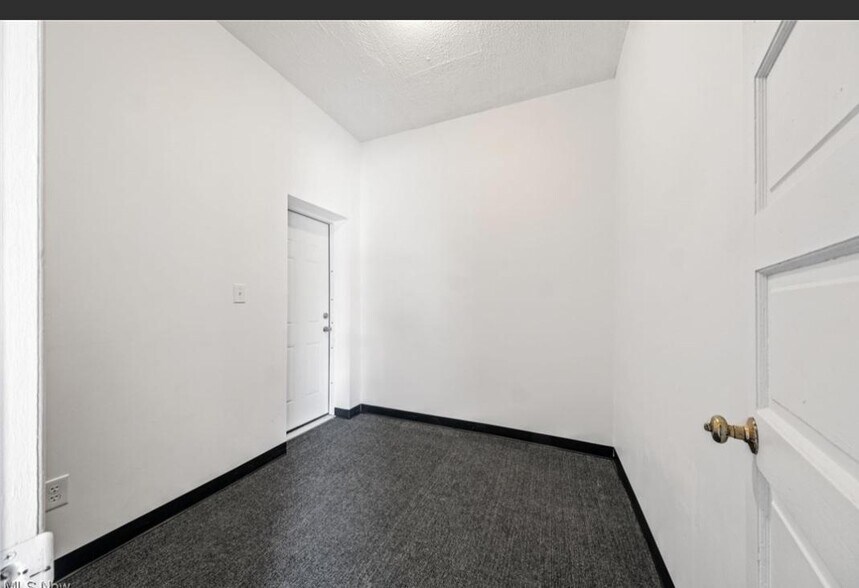 More Photos Of 2821 E Aurora Rd, Twinsburg Freestanding For Sale