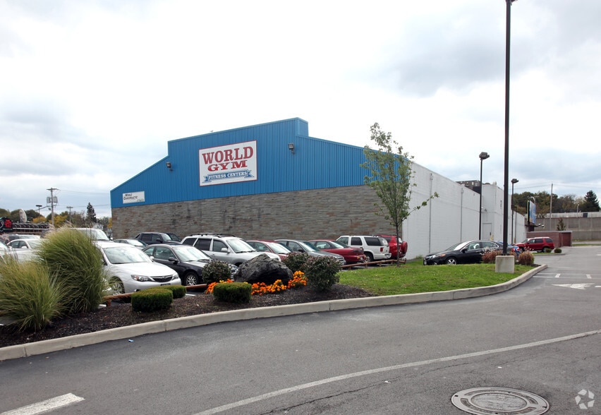 More Photos Of 1705 East Ave, Rochester Freestanding For Lease