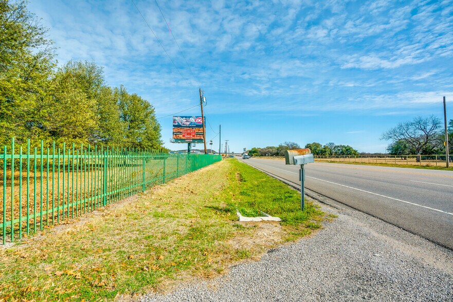 More Photos Of 14330 S Highway 281, Santo Trailer Camper Park For Sale