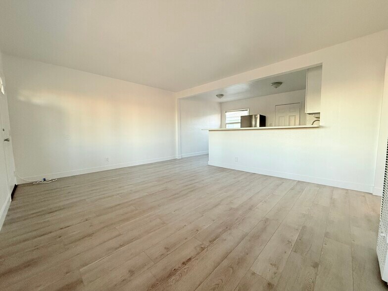 More Photos Of 15 N Dos Caminos Ave, Ventura Apartments For Sale