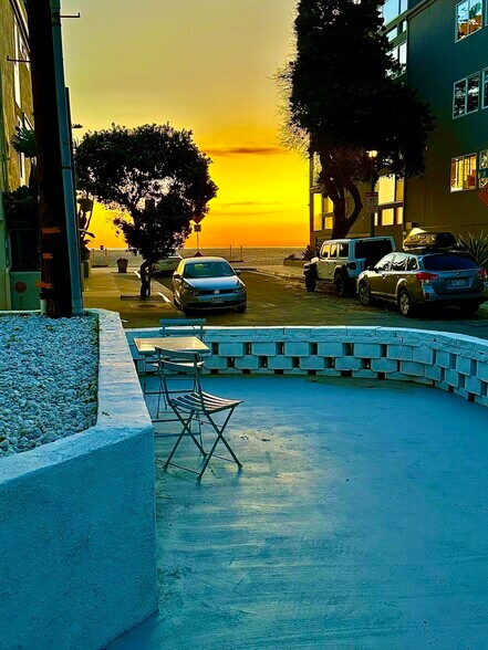 More Photos Of 14 Mast, Marina Del Rey Apartments For Sale