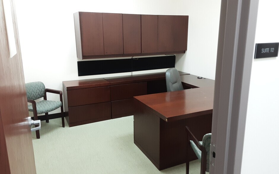 More Photos Of 1800 Des Plaines Ave, Forest Park Self Storage For Lease