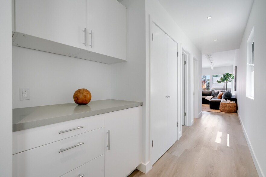 More Photos Of 2602 Pacific Ave, Venice Apartments For Sale