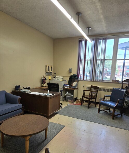 More Photos Of 55 Turner Ave, Riverside Schools For Lease