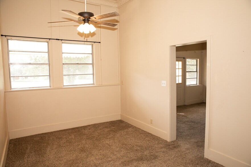 More Photos Of 515 Colorado, Burton Apartments For Sale