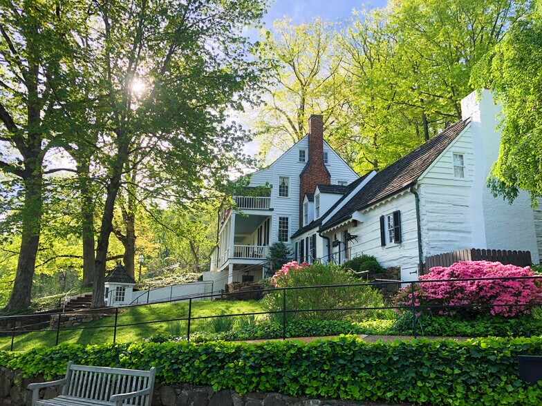 More Photos Of 683 Thomas Jefferson Pky, Charlottesville General Retail For Sale