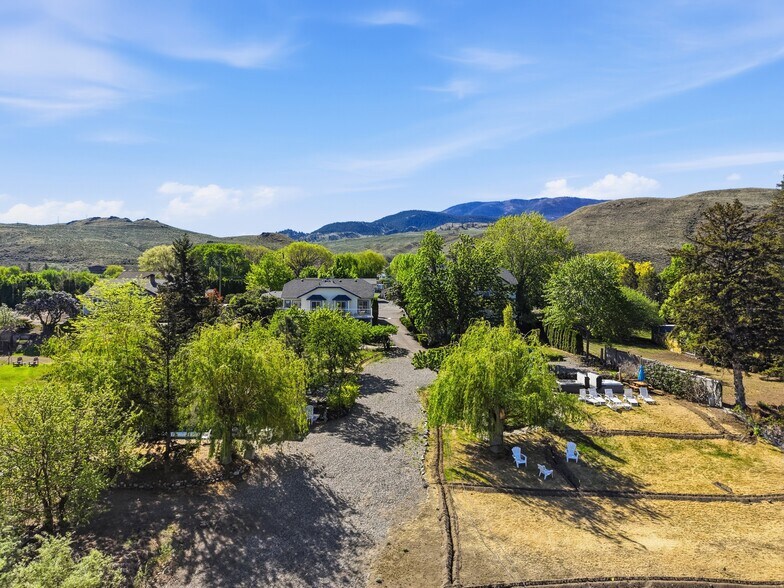 More Photos Of 7001 Savona Access Rd, Thompson-Nicola Hotel For Sale